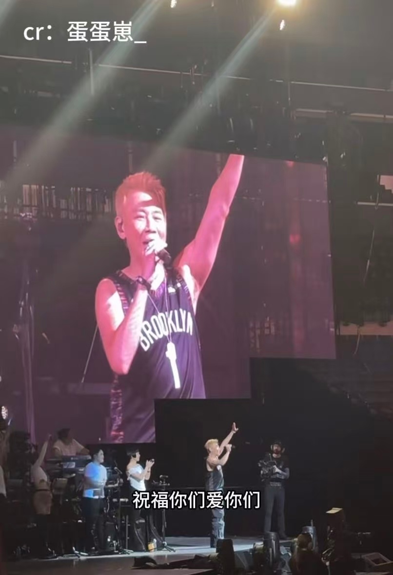 陶喆 在我演唱会求婚要收费 台上唱着经典，台下上演浪漫，这样的互动让演唱会更有温