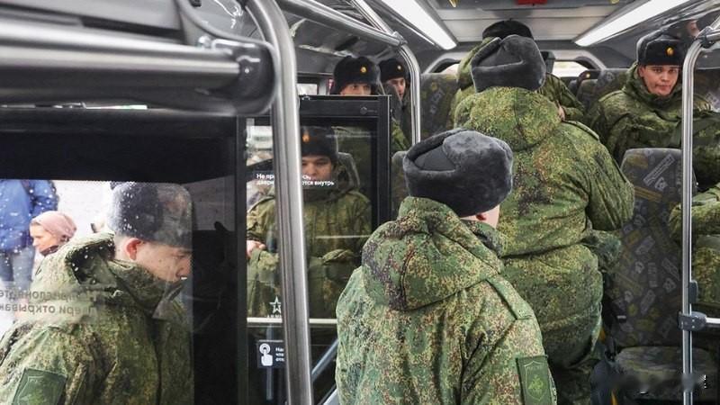 【俄罗斯全年征兵法正式生效】

1月3日，俄新社报道，俄罗斯总统普京签署的关于实