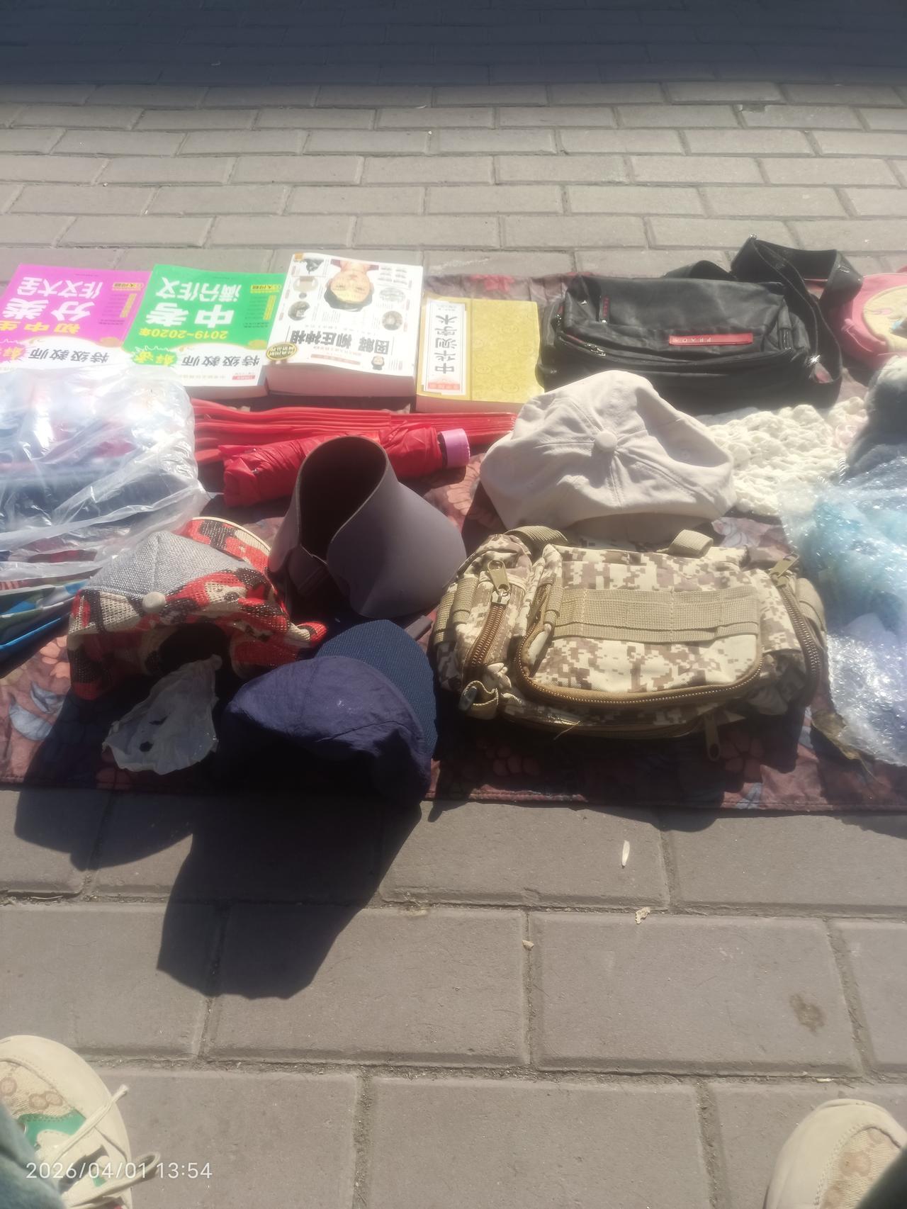 勇敢的迈出第一步，第一次摆摊了。
开始觉得有点紧张。不知道怎么落地。一个摆摊的大