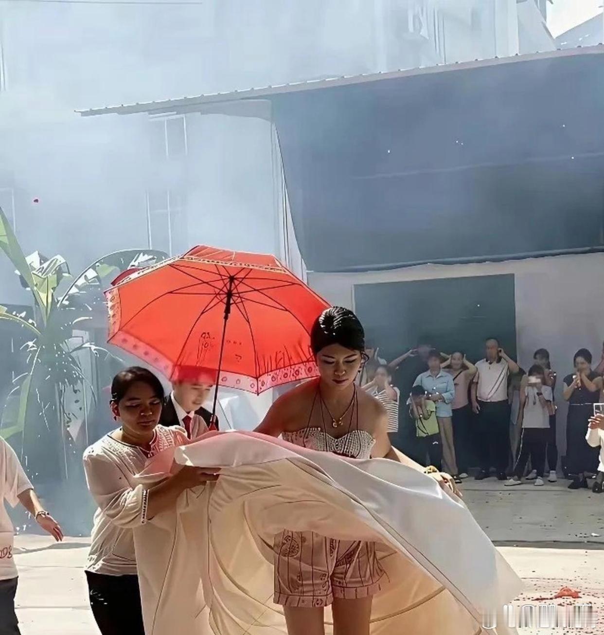 这新娘穿的太随便了吧 