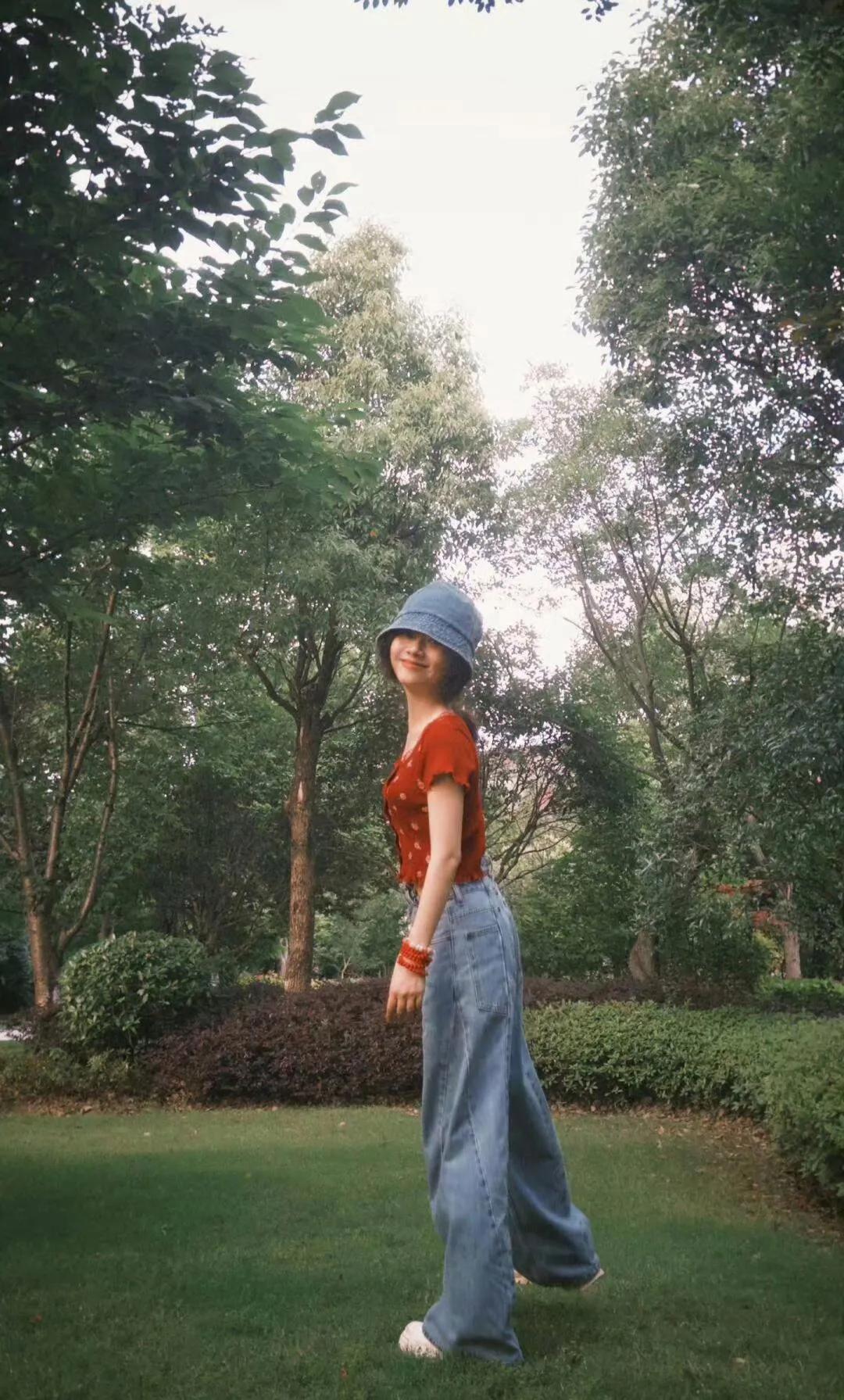 谭松韵这组照好可爱，青春靓丽活泼可爱，虽然已经三十四岁了，但是看着还是少女感满满