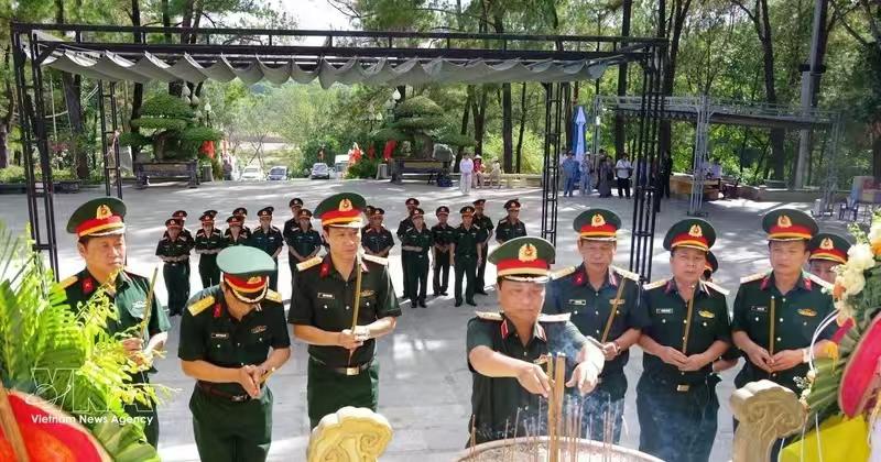 双手合十、烧香祭拜！这是什么节奏，越南军人还可以这么操作？据越南人民报网消息，7