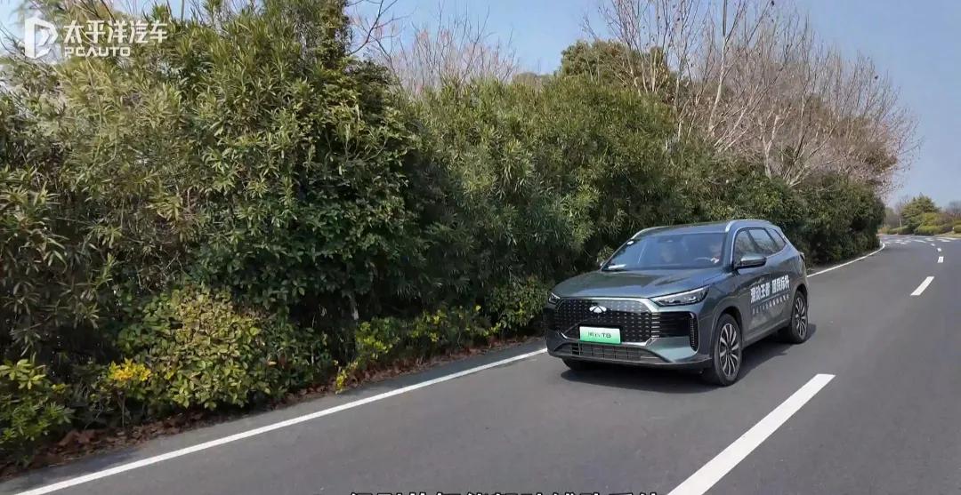 道路试驾奇瑞风云T8:底盘配置优秀，驾驶感受好评！
——车辆在采用了怀挡设计后，