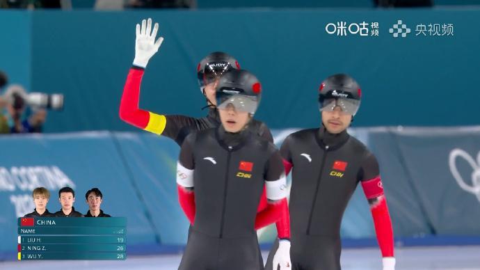 中国男团进速滑追逐铜牌赛米兰冬奥速度滑冰男子团体追逐，中国男团半决赛憾负美国队，