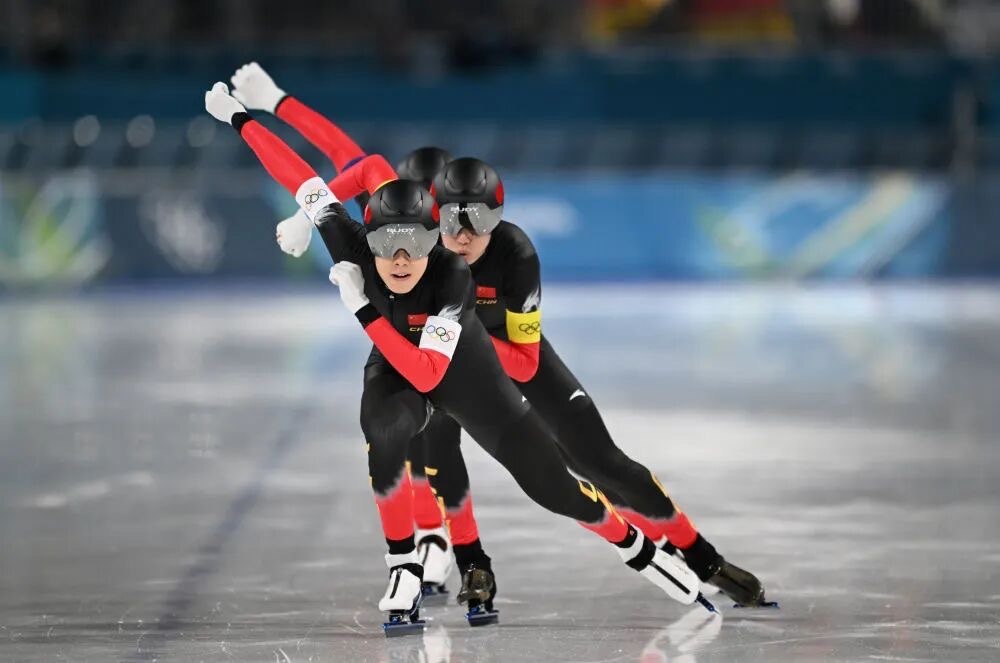 中国速滑男团铜牌 击败荷兰！！！！铜牌🥉，恭喜中国速度滑冰男队，0.09秒的优