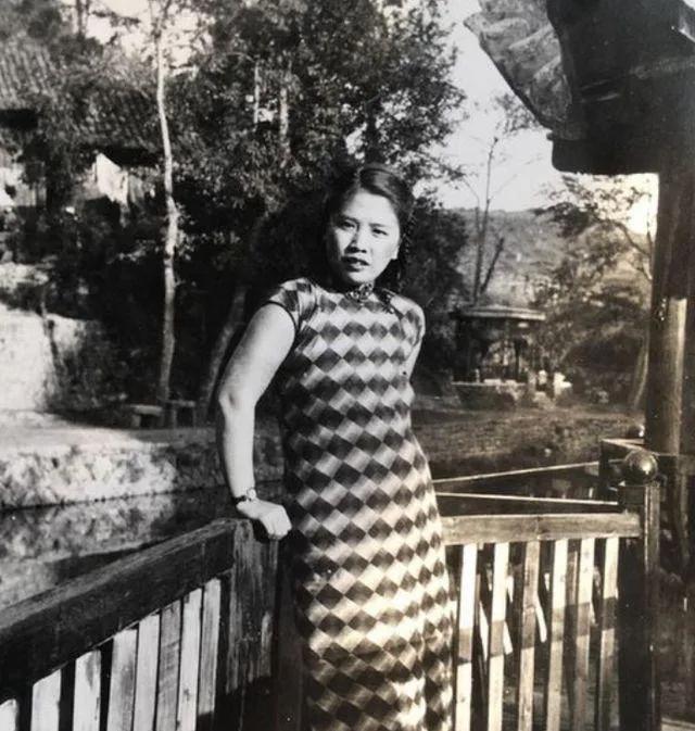 [微风]1938年，周恩来安排一女特工打入国民党内部，谁知她竟嫁给国军高官，身份