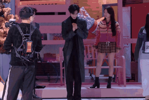 赵今麦对宋威龙全肯定救命！赵今麦对宋威龙的包容度也太高了吧！这是什么神仙互动！你