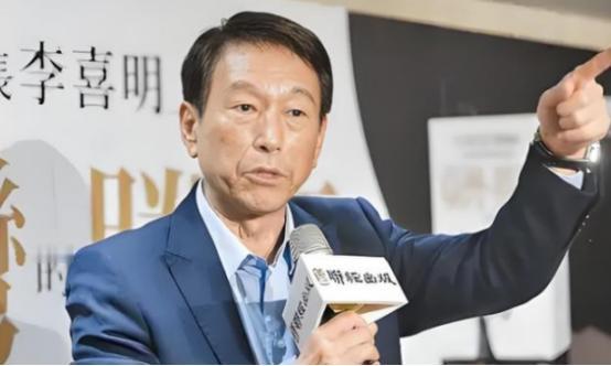 岛内彻底炸锅了！台湾前最高军事长官李喜明，终于说出了没人敢讲的大实话。解放军迟迟