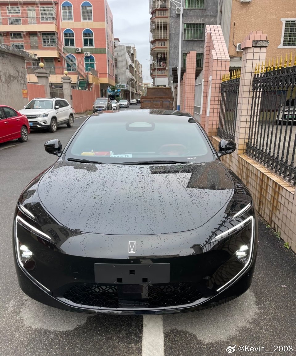 阿维塔12和小米SU7这样一对比颜值差距挺明显啊 