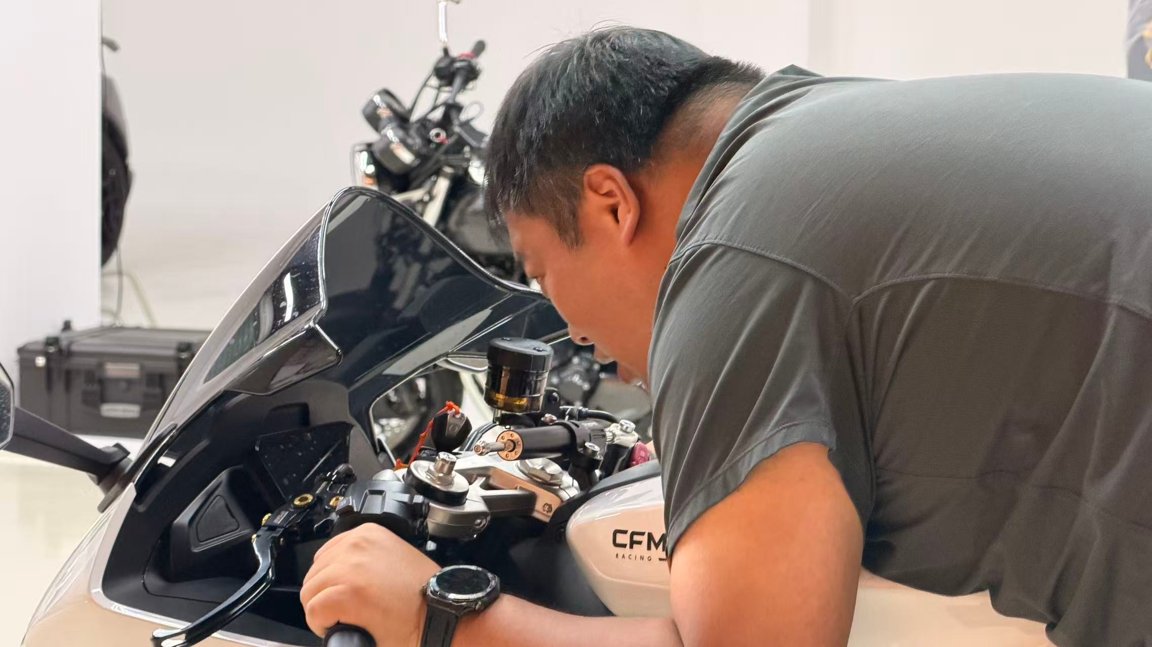 《骑仿赛的男人好帅》你们同意吗？ 
