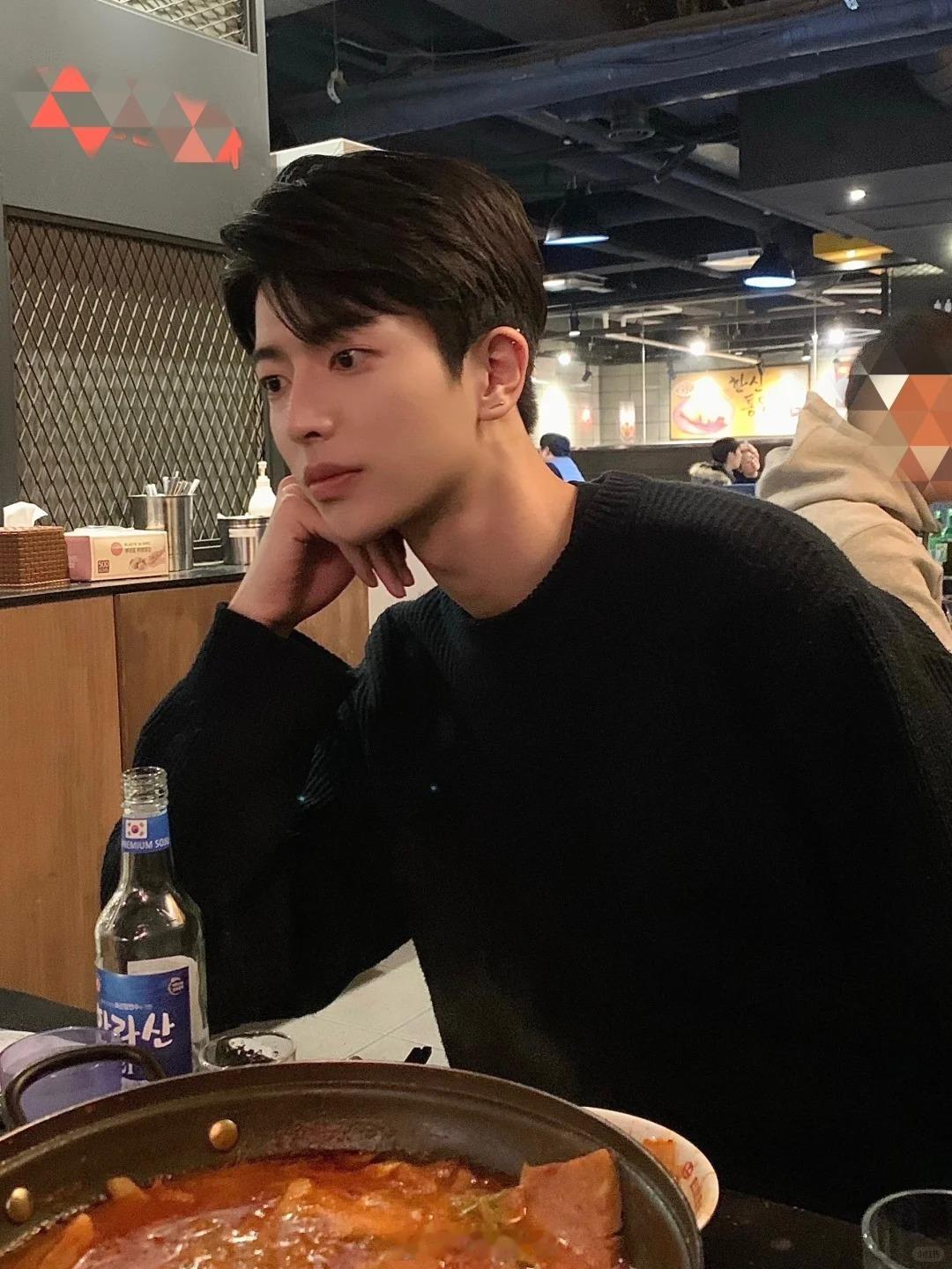 #我恋6男五颜值##我恋6男五 话一句没听进去光看脸了#《我们恋爱吧》第六季，蔡