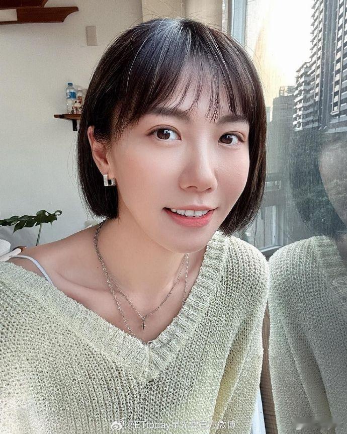 大牙回应再婚 据台媒，近日大牙（周宜霈）在社交平台发文许愿新恋情。当被粉丝问及“