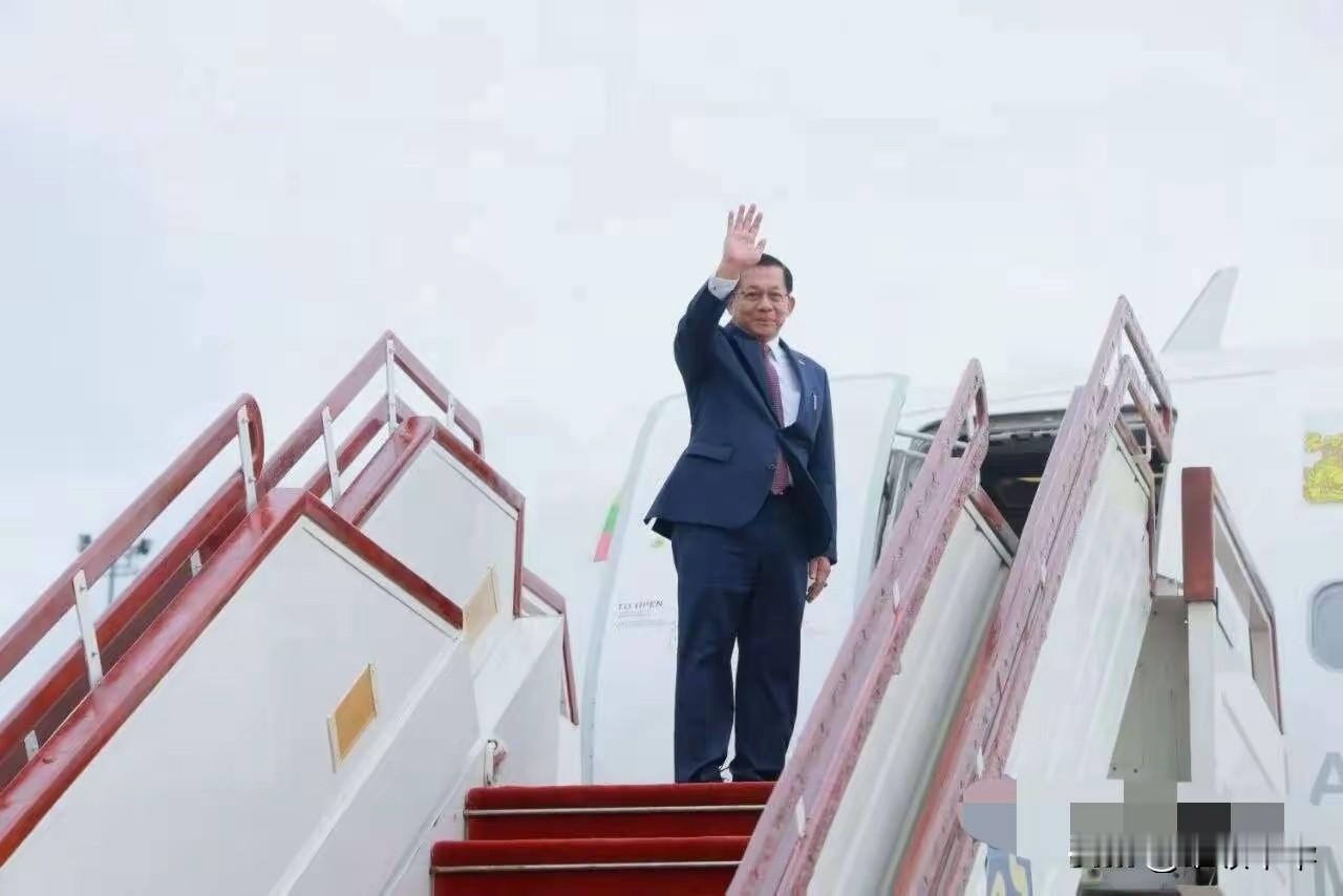 敏昂莱首次以缅甸总统身份开启五天的访华之旅，之前是以国家安全管理委员会主席、总理