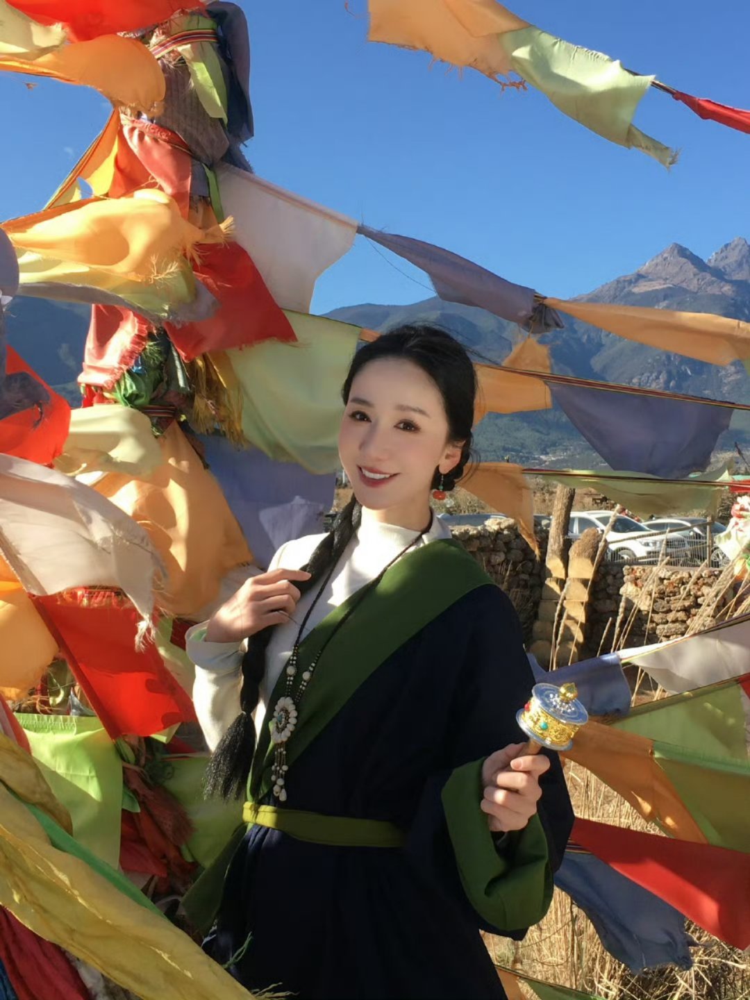 娄艺潇我天 又能看藏装潇潇了耳饰好有特色！好美啊啊