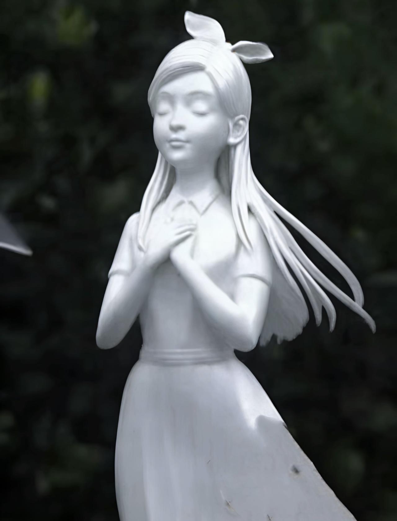 具俊晔给大S做的雕像揭开真面目了，见图一。我相信所有人都有同一个疑惑：“为什么雕