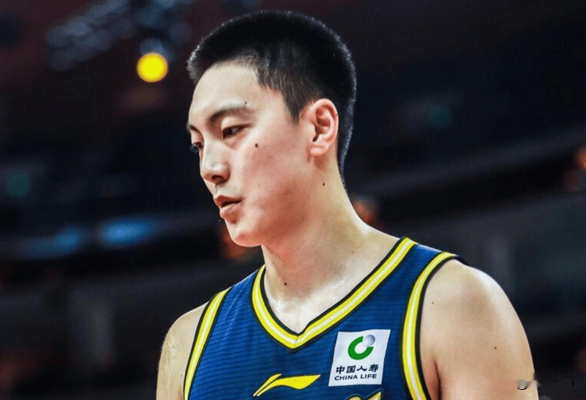 胡明轩今天还是铁！

5投只有1中，得到3分4篮板1助攻！

正负值为-6！
