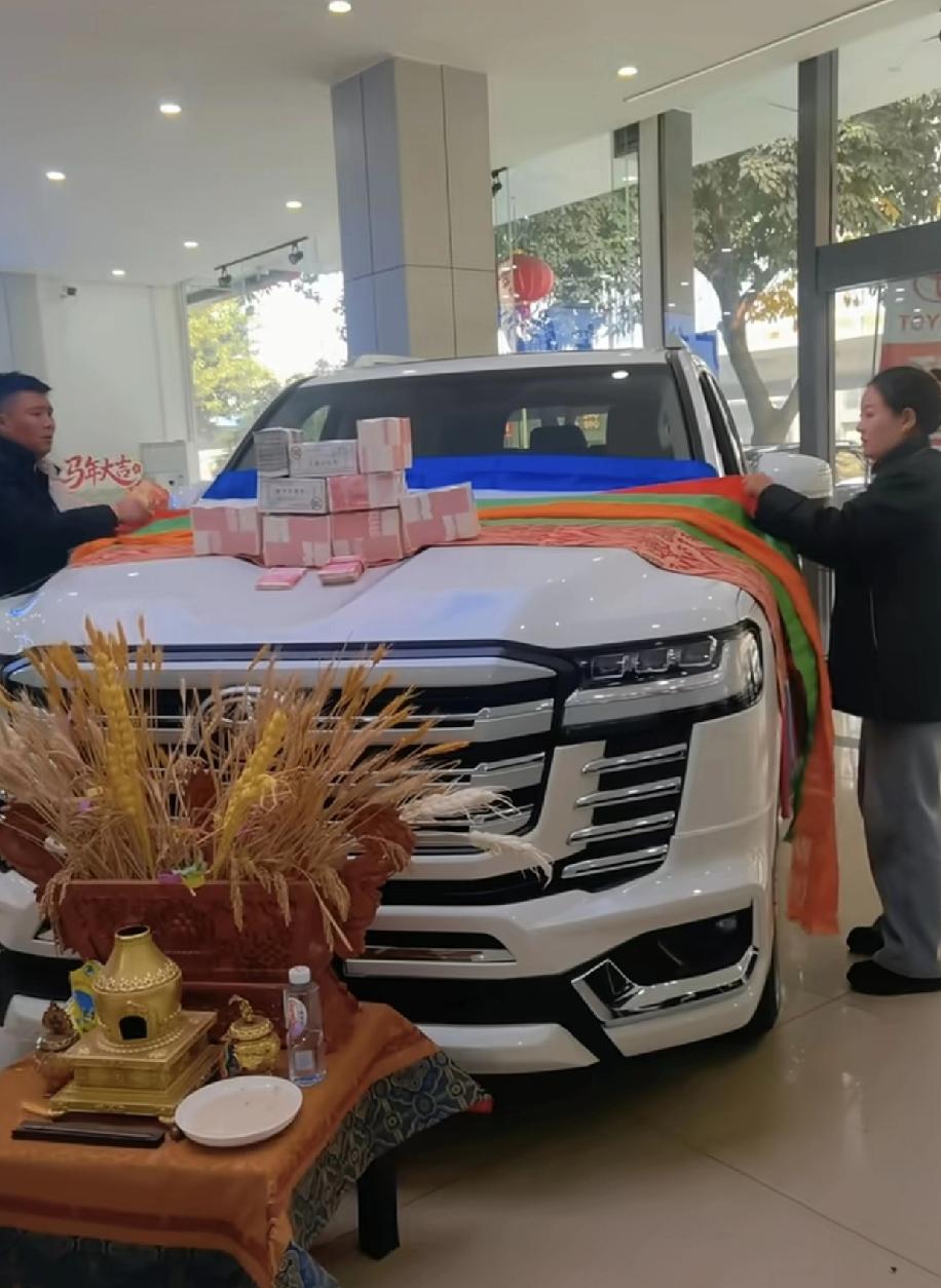 现在藏族人给人的感觉就是不差钱，有些喷子说是东部怎么怎么样的，但只是一个方面。