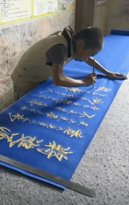 “火到人民日报了！”广西贺州，13岁男孩自学书法，竟大言不惭写《将进酒》，不料，