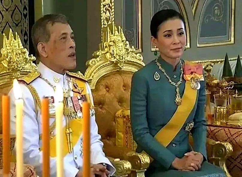 她的衣品更是备受称赞
 

泰国王后素提达访华故宫行的造型，直接把时尚圈目光焊死