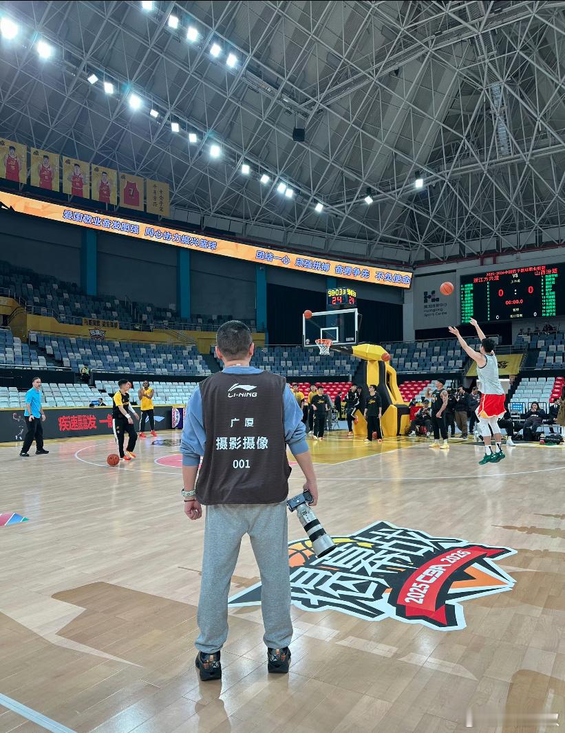 CBA新赛季揭幕战  今晚19:35，CBA 2025-26赛季正式拉开帷幕！卫