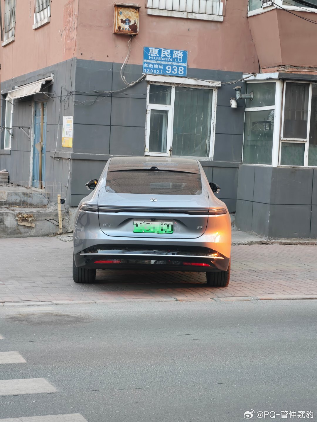 第一次在长春的路上见到蔚来et9 第一眼我以为是EC6，因为姿态有点高突然想，如