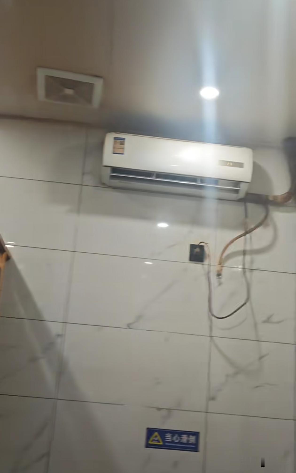 厕所装空调，已经蹲了几分钟都不想走