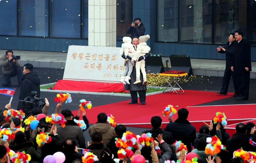 金正恩出席工厂竣工典礼。 ​​​