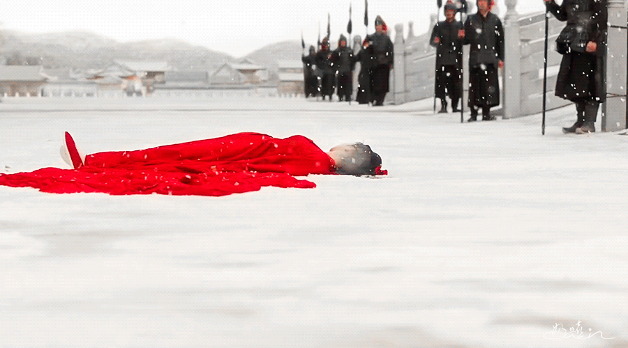 白鹿新剧目睹闺蜜红衣跳城楼 深宫之中最珍贵的莫过于真心🤍李佩仪对婉顺的守护太戳