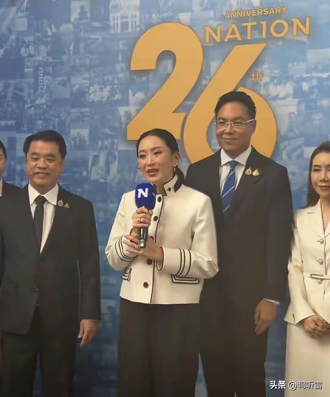 佩通坦没去参加王后生日庆典，反而跑去参加泰国国家电视台26周年庆？这波操作，估计