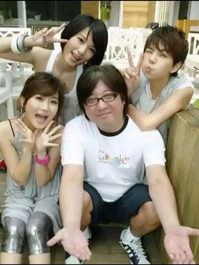 再也听不到袁惟仁弹吉他了 从年少听到成熟，他的歌贯穿无数人的岁月，琴声虽止，那些