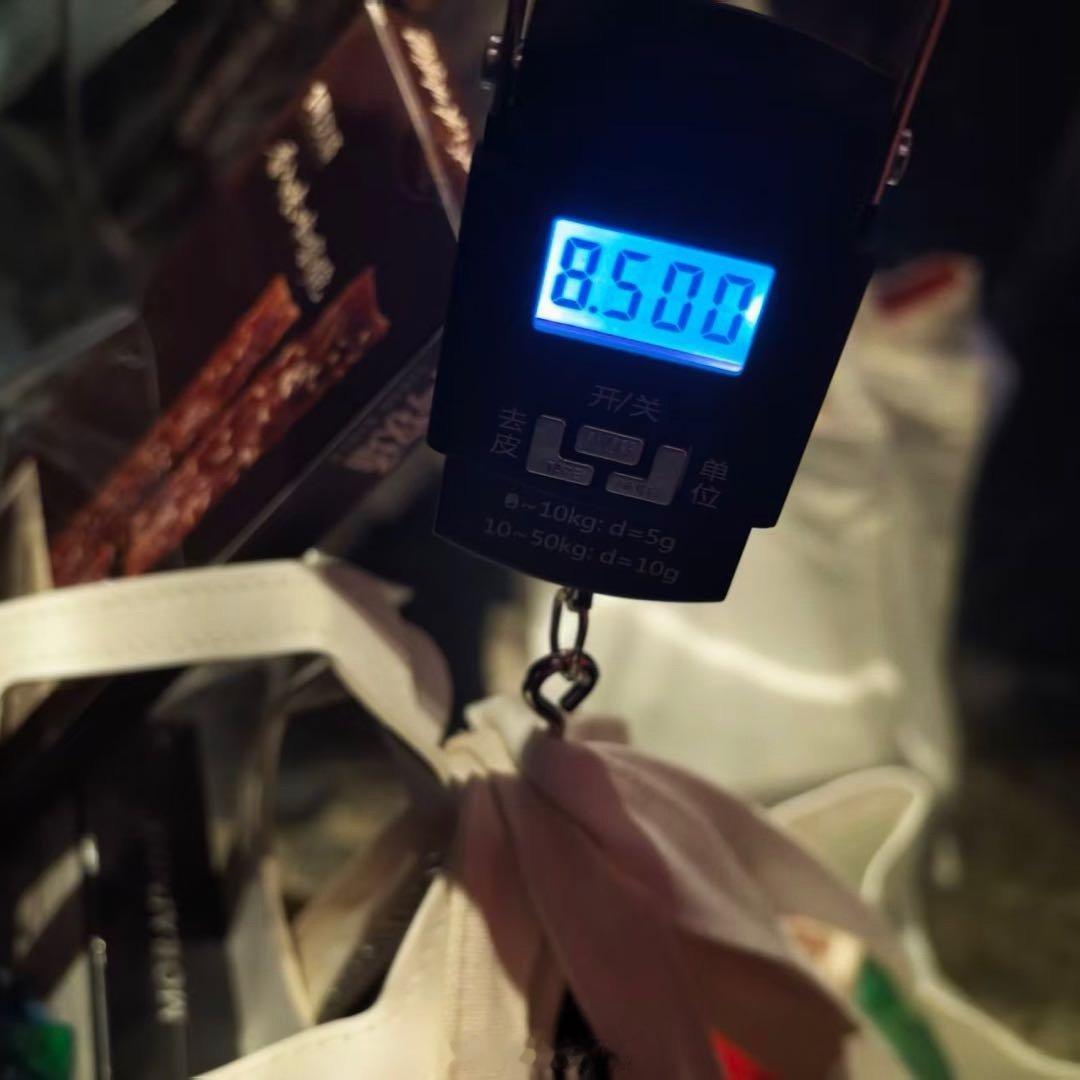 肖战伴手礼17斤17斤的伴手礼，这我真嫉妒了，做肖战粉丝好幸福 ​​​