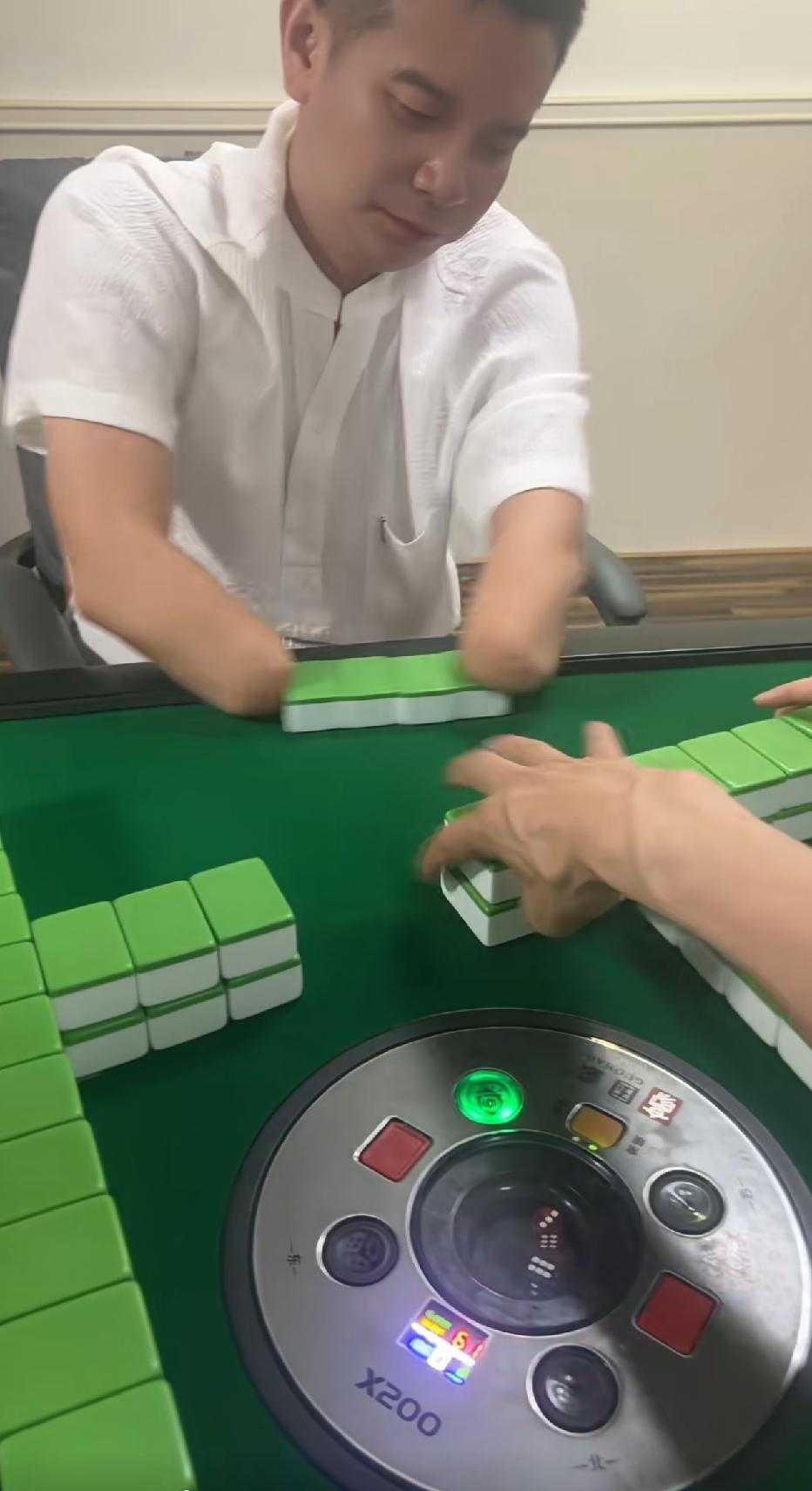 我好奇，拉屎怎么擦屁股[害羞][害羞][害羞]