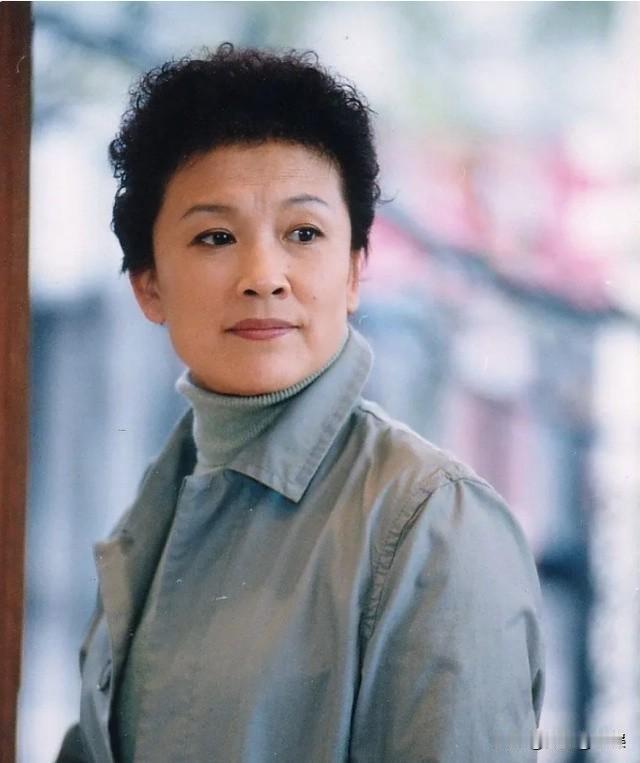 [微风]61岁的宋春丽和丈夫坚持丁克三十几年，直到2012年一天，好友邓婕到宋春