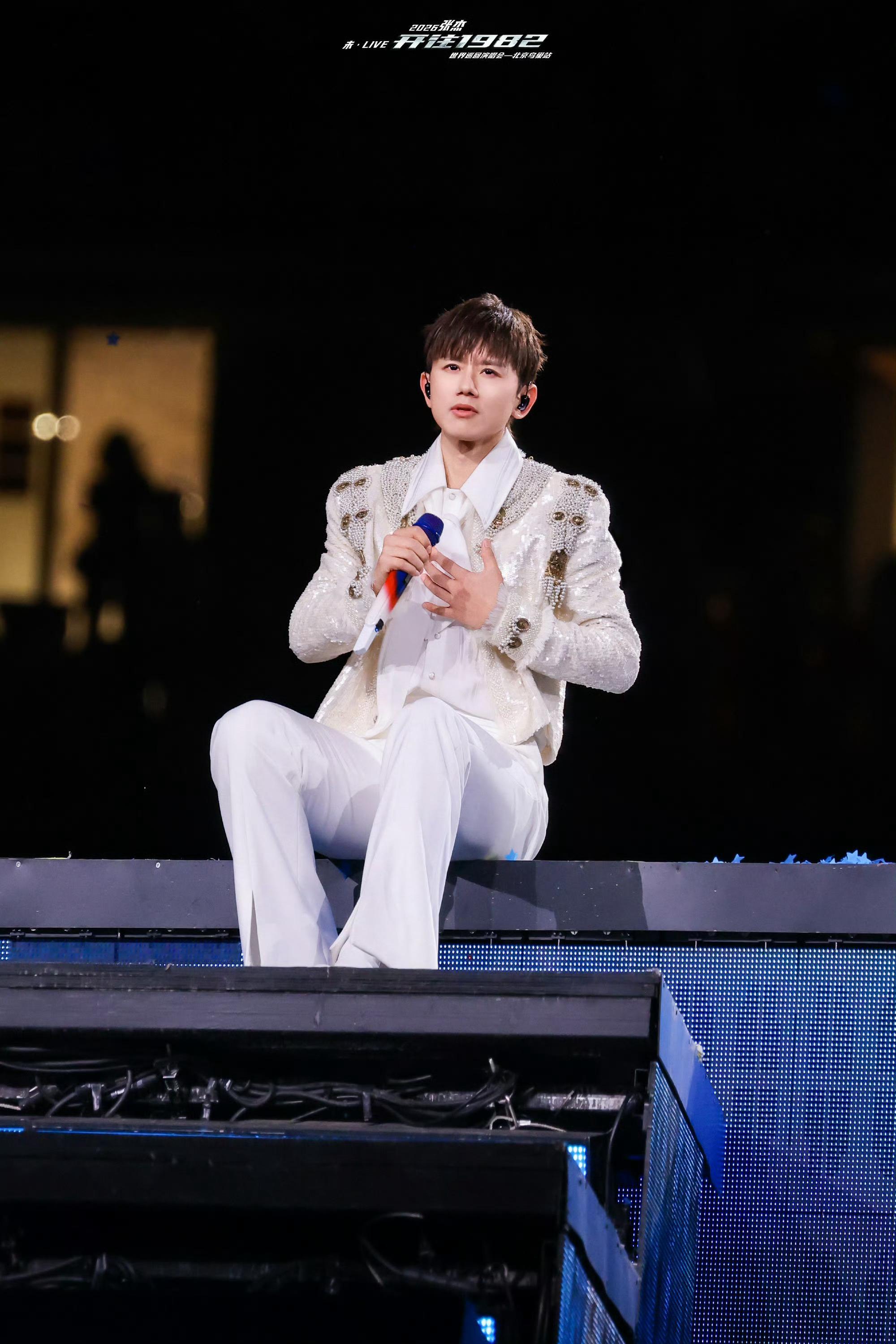 张杰说有唱歌的舞台是不容易的 国粤无双 张杰未·LIVE「开往1982」鸟巢幕后