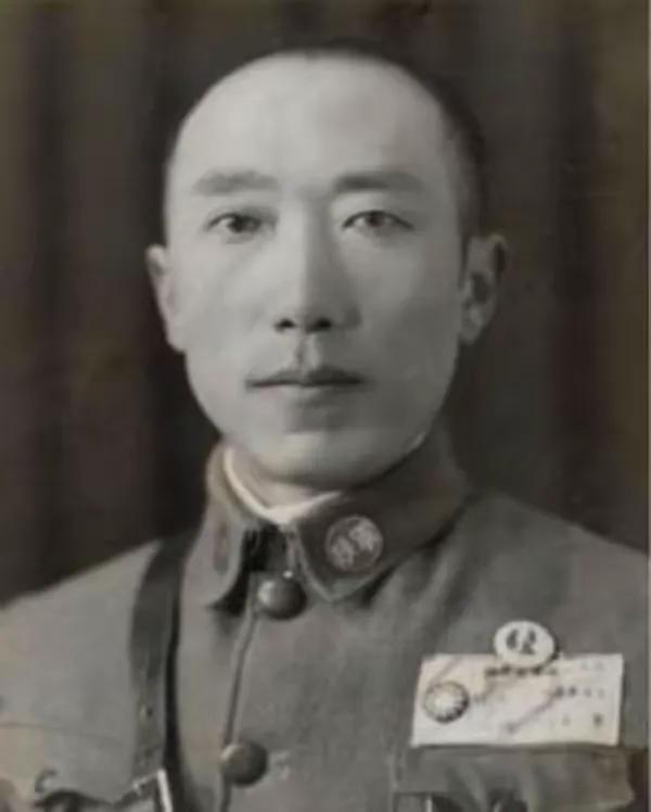 1941年，山西土匪乔日成投降日军后，日军中将竟亲自带着10000多人包围了他，