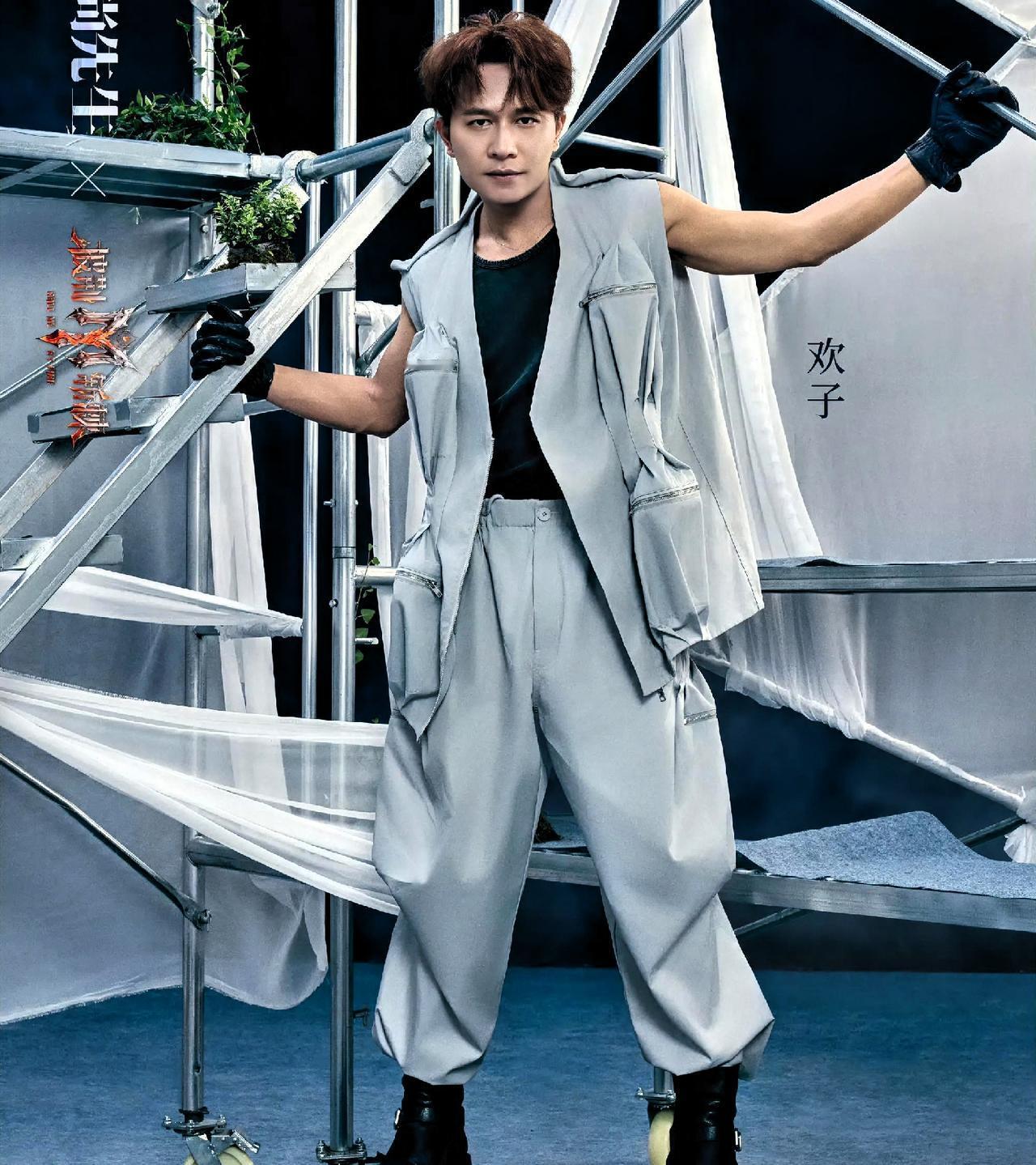 《披荆斩棘》一公直播，欢子说“我已经收拾好行李了”。陈若轩还在满场找声乐老师补课