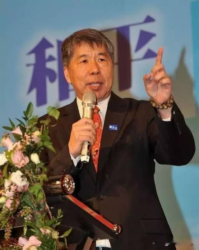 郑丽文的大格局让张亚中又成为她的麾下大将，这不，张亚中今天在台立法机构历数赖桑的