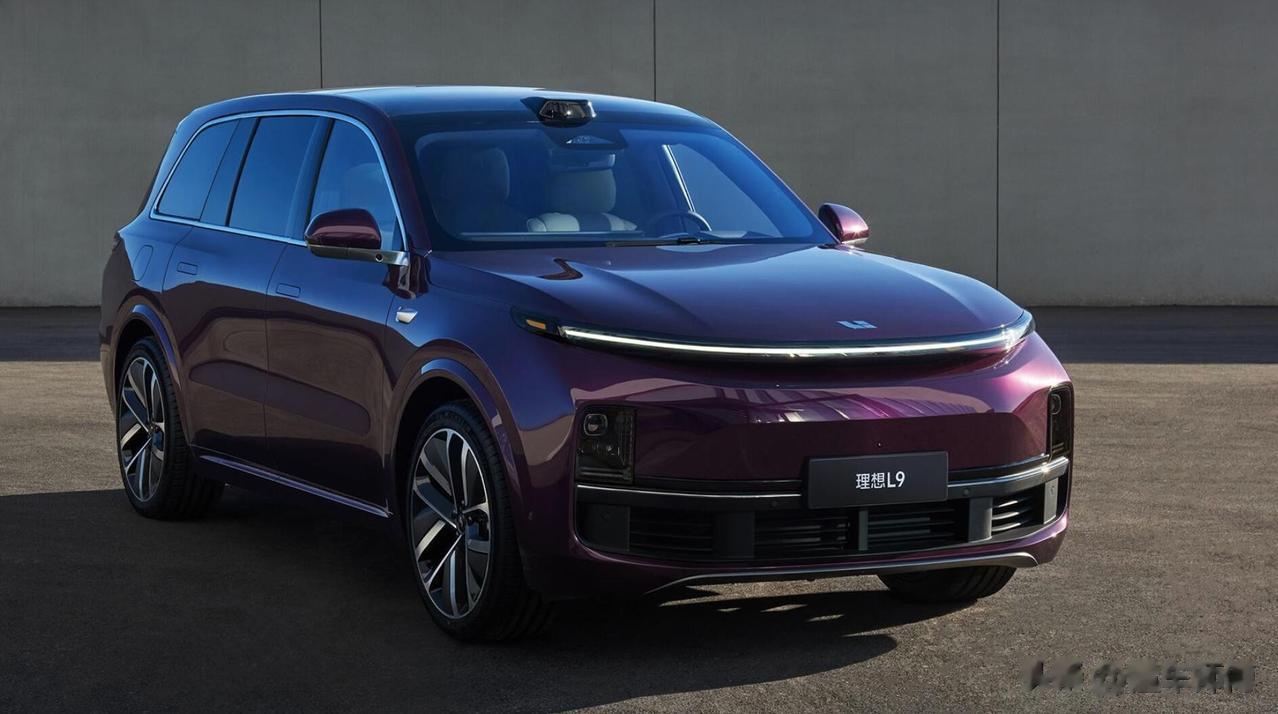 在只有3款车型的榜单当中，理想L9以10933辆拿到第一名！8月份的大型SUV领