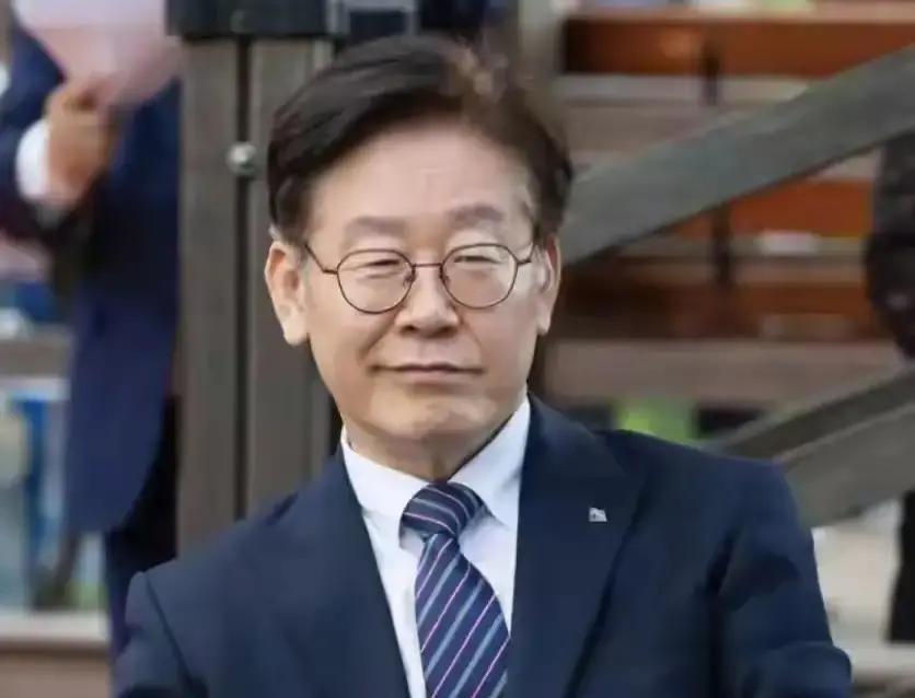 李在明回应高市早苗涉台言论，亮韩国外交态度

当地时间11月23日，李在明结束G