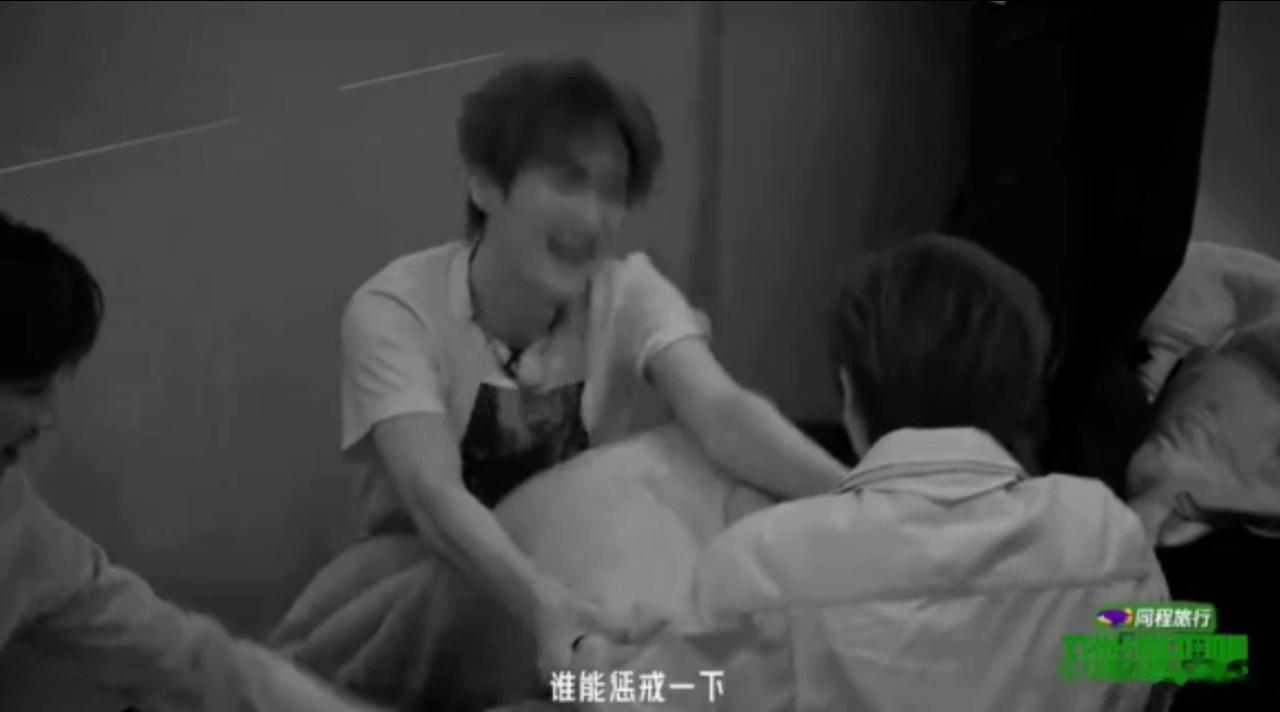 丁程鑫叫一声哥哥什么都能满足丁程鑫吃撒娇这一套 丁程鑫对撒娇是真没抵抗力，一句“