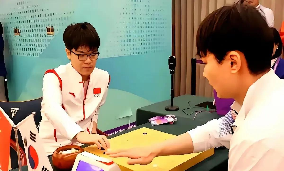 一边吃饭一边掀桌子说的可能就是围棋比赛了，今年围棋唯一的赞助商华为不再赞助围棋比
