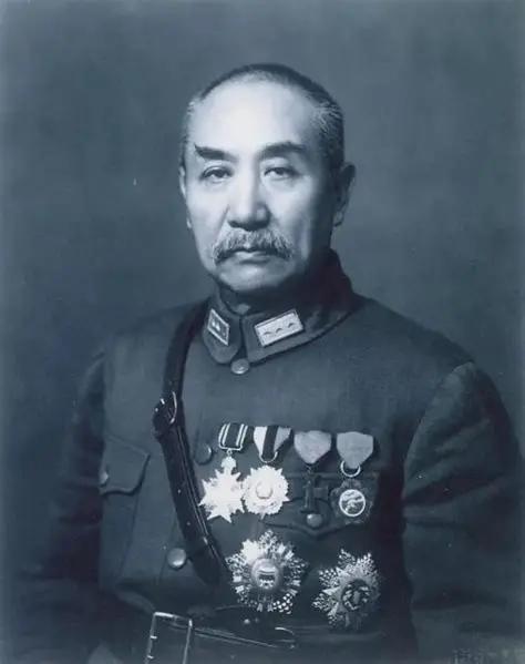 1929年秋天，阎锡山陪冯玉祥游五台山。从建安出发，坐汽车走到高洪口，再往前没路