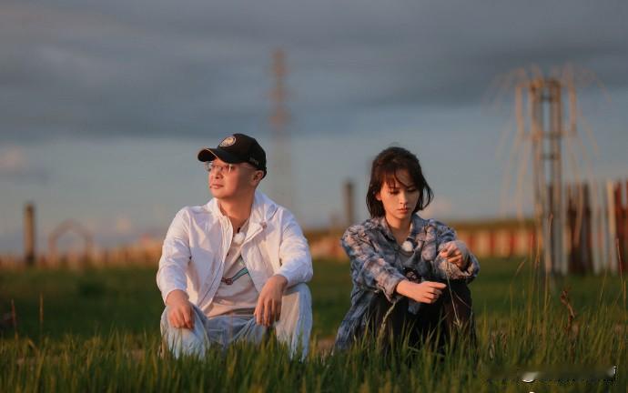 杨子半夜油炸方便面我不意外
麦琳与杨子留几手彻夜深聊我也不意外
但看到邓莎老公路