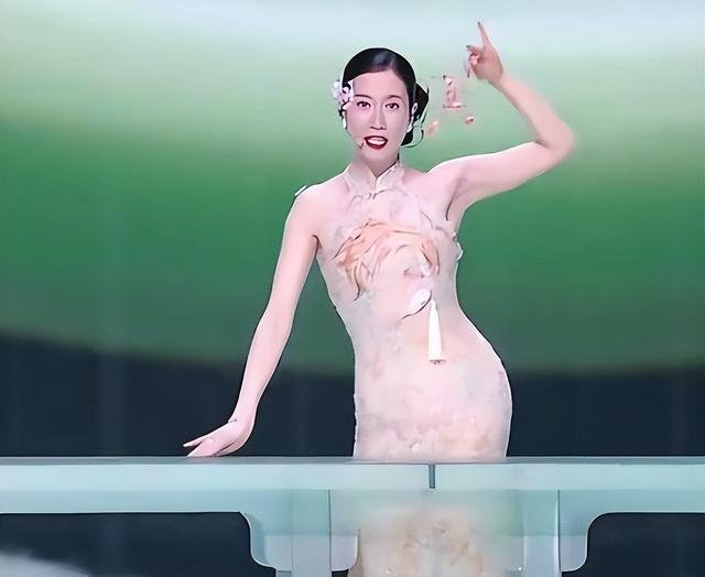 浪姐只有江语晨温峥嵘没双人舞台刷到浪姐舞台盘点才发现，全场三十多位姐姐里，唯独江