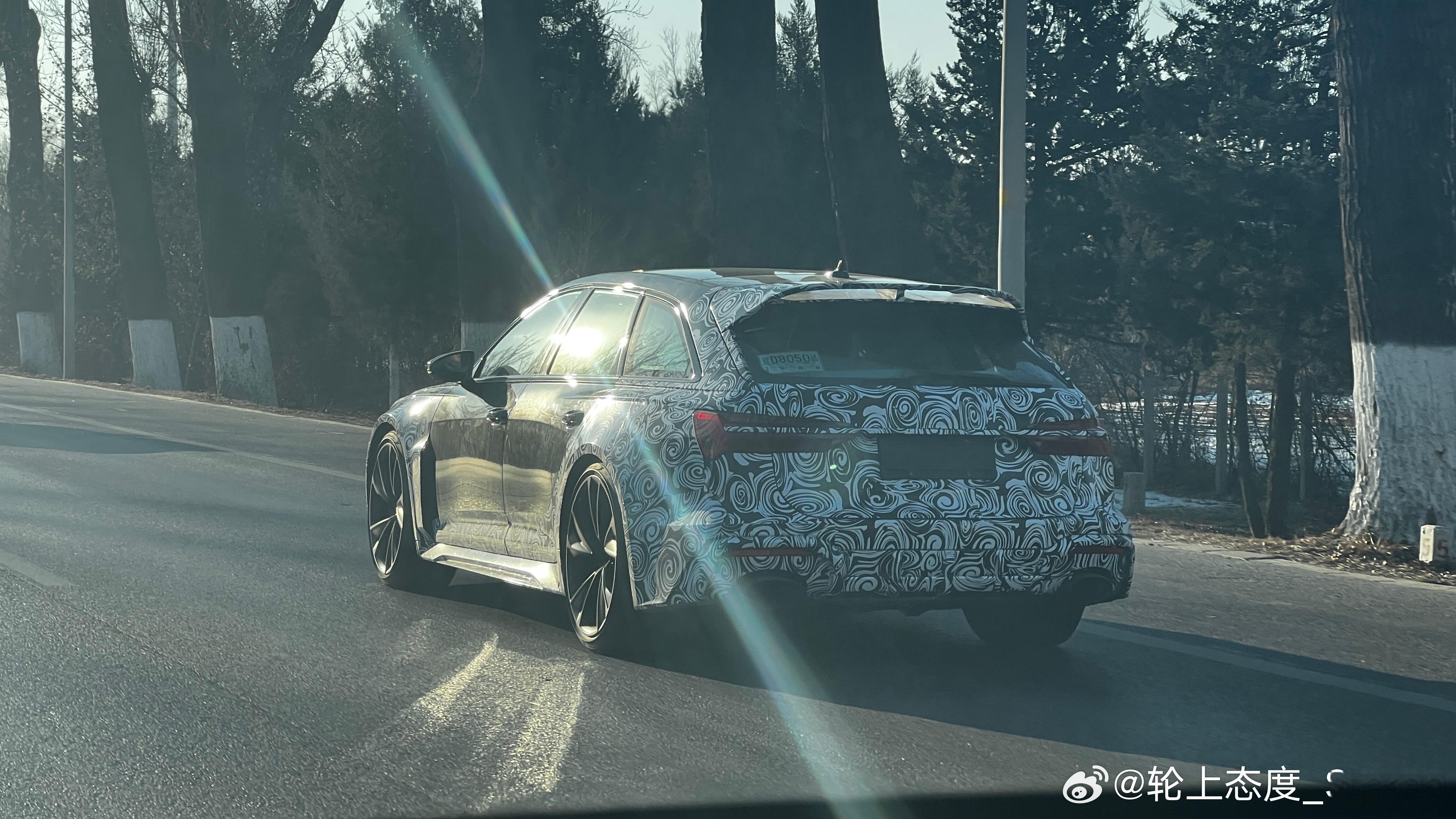 又抓到路试车了这是啥大家都不用猜了二位应该都是小小facelift，变化不大给燃