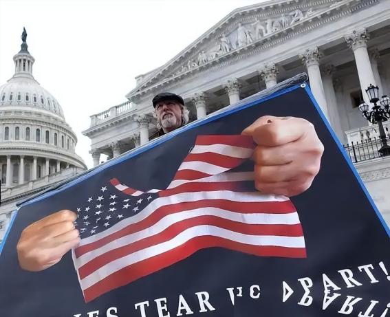 美国两党有人放话要尽快“解决中国”！有美媒甚至宣称，只有把中国摁在附庸与仆从的位