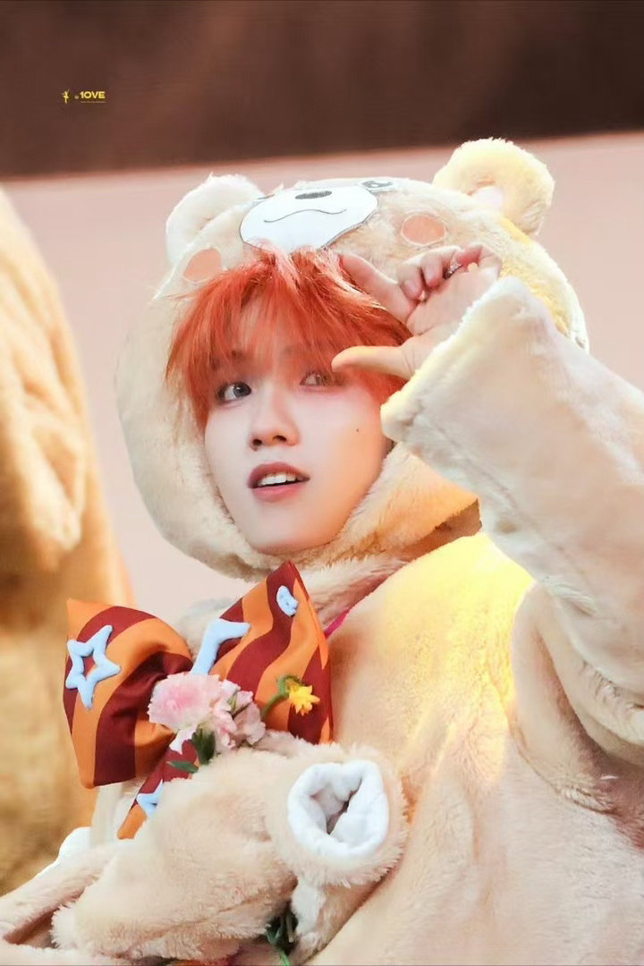 苏新皓 051大TOP苏新皓家红海好闪啊诚邀所有人一起来欣赏新生代顶流苏新皓的红