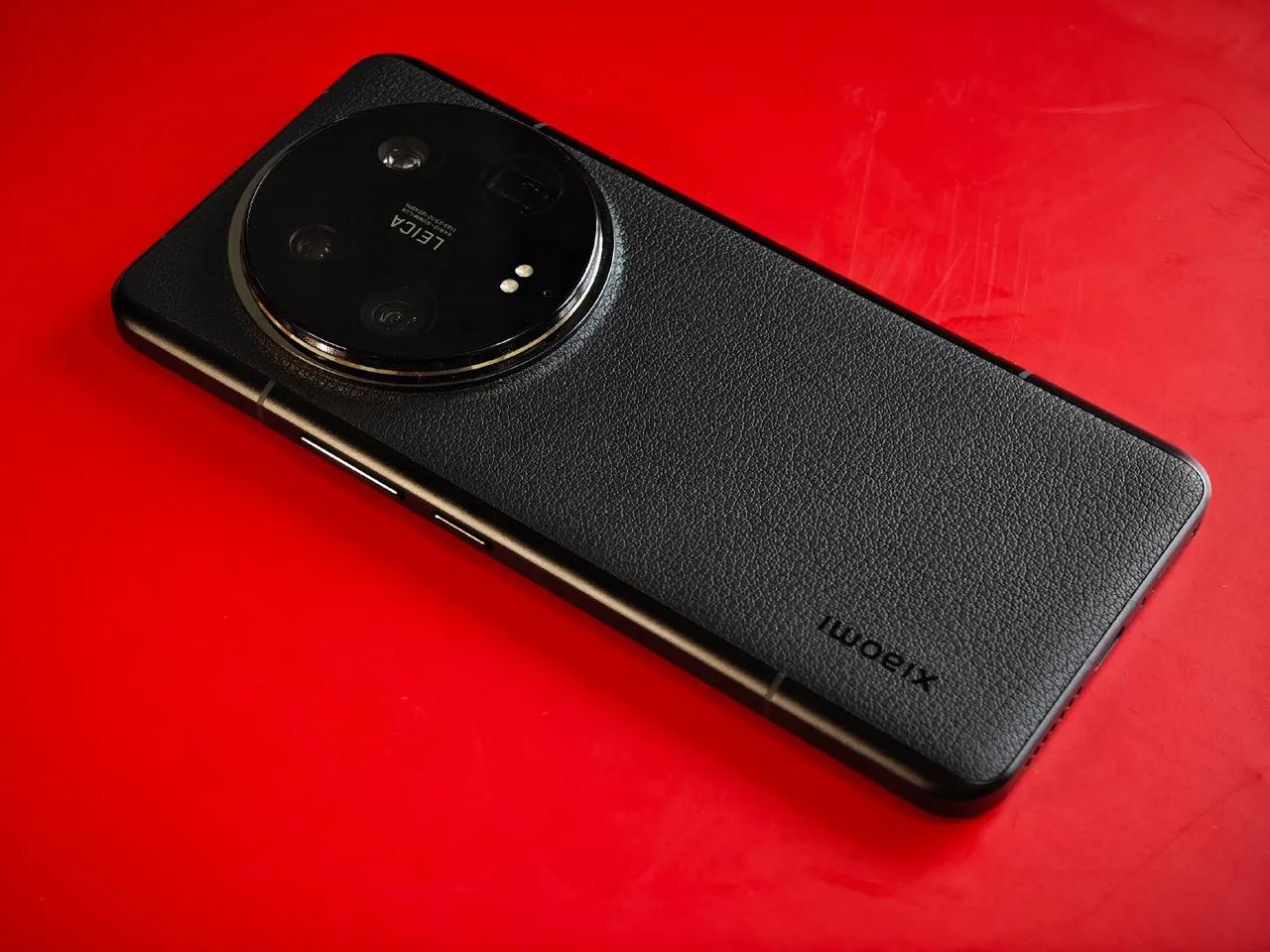 小米14Ultra，打醒了很多人！国产手机真变态

外观漂亮更顺眼，全等深曲面和