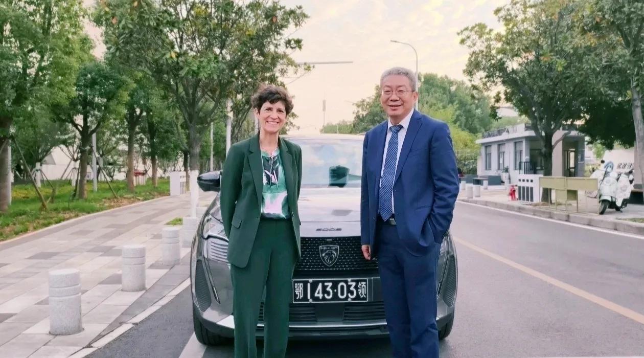 12月2日，公司总经理吕海涛赴成都工厂调研新项目工业化改造进展，并开展安全生产巡