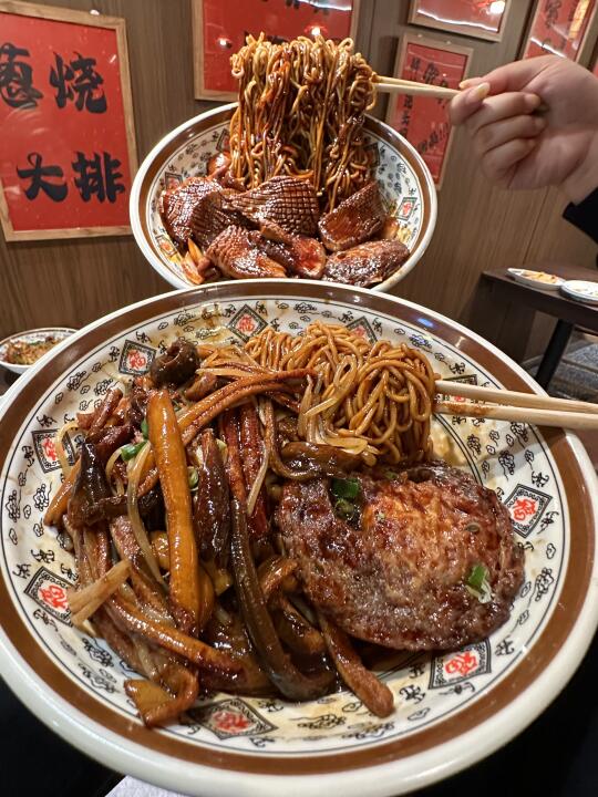 滨江道新开的！巨吸汁入味的本帮面…